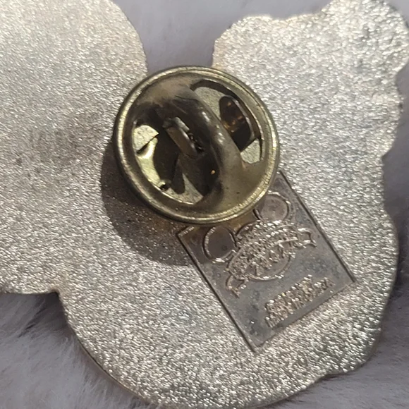 Mickey Mouse baseball bat 2002 Official Disney trading pin - Picture 2 of 3